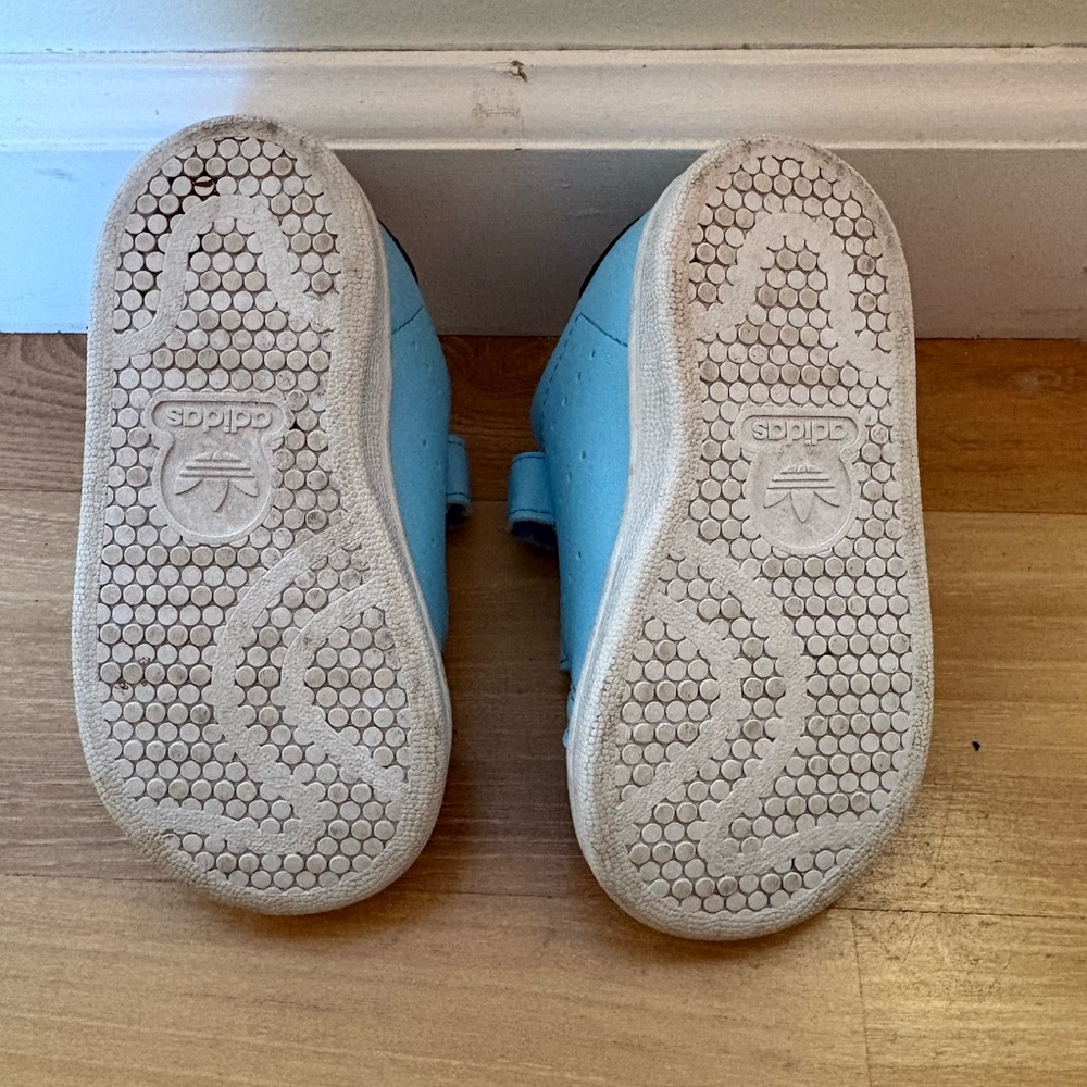 Adidas Kids' Light Blue Stan Smith Disney's Genie Sneakers - Picture 7 of 10